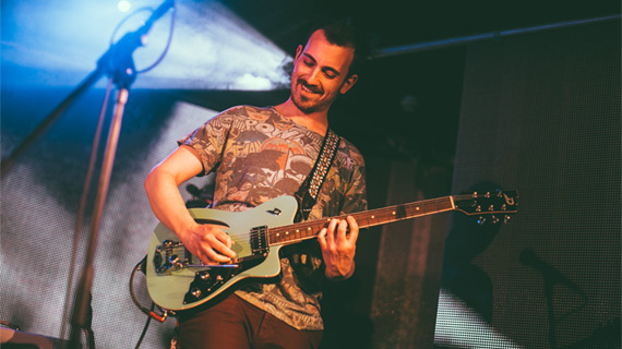 Günsberger Ákos gitár oktató